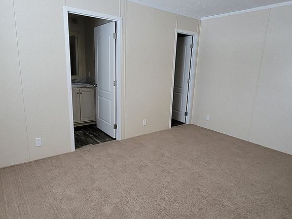 4th image of 875 Grand River Avenue Gate #24