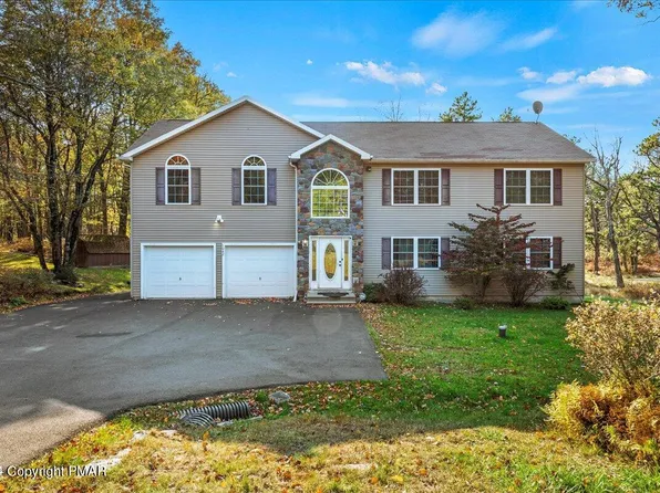 1042 Clover Rd, Long Pond, PA 18334