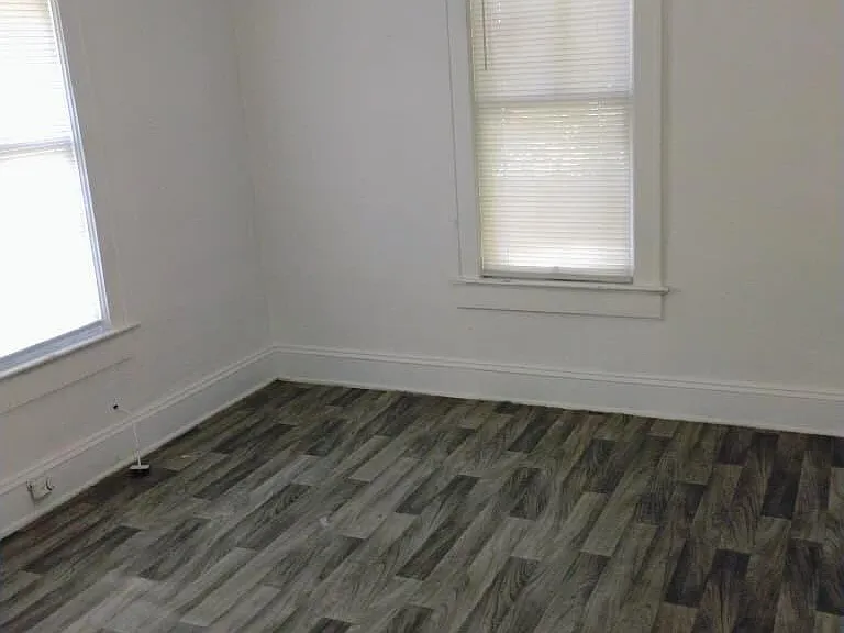 1104 Tyler St — Photo 5