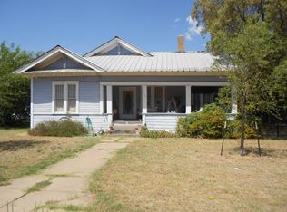 214 W Pierce St, Winters, TX 79567