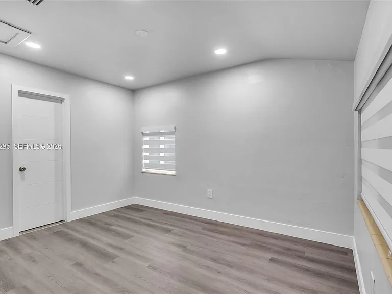 648 South Dr — Photo 12