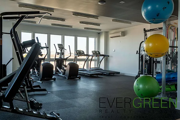 Rented by Evergreen Apartments BK | media 17