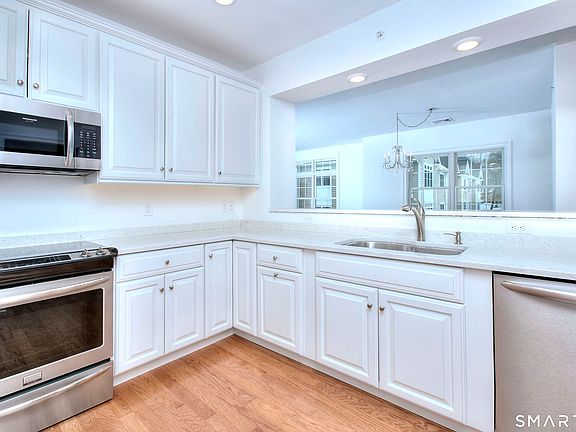 4th image of 77 Sunset Lane #335