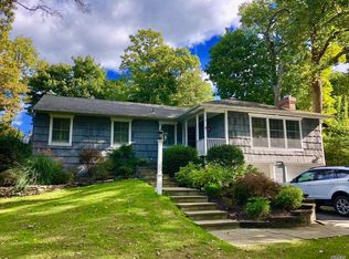 8 Bantry Ct, Huntington, NY 11743