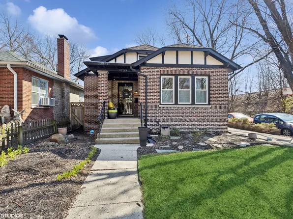 1759 W Columbia Ave, Chicago, IL 60626