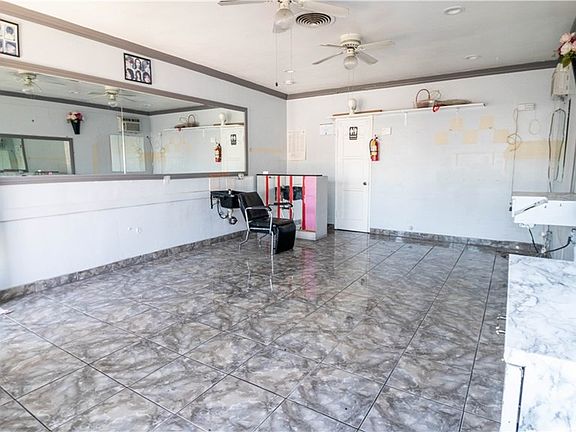 4th image of 10361 California Ave