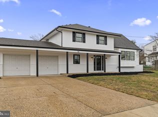 14 Montclair Dr, Delran, NJ 08075