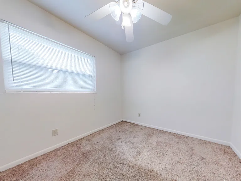 1613 Airport Dr — Photo 8