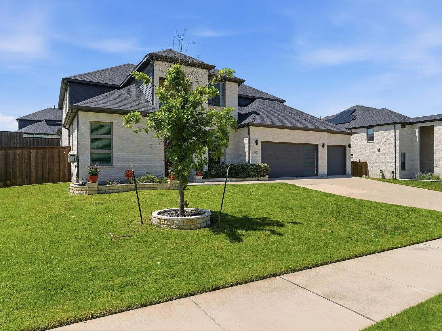 4 bed, 3552 sqft, $4,650 — Photo 3