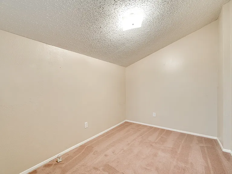 3101 Duck Creek Pkwy — Photo 18
