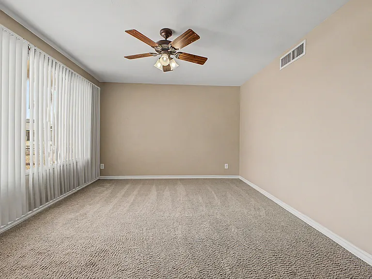 4016 W Hayward Ave — Photo 6