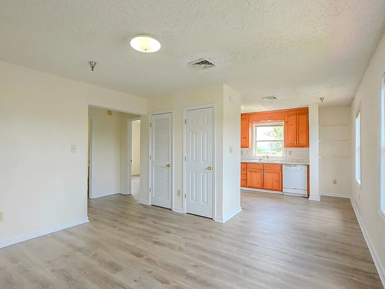 1324 N Main St — Photo 17