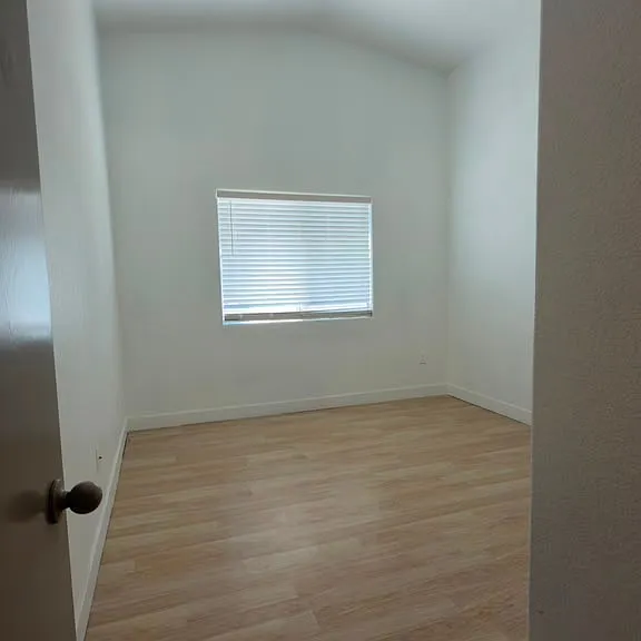 2050 Los Feliz St #102 — Photo 15