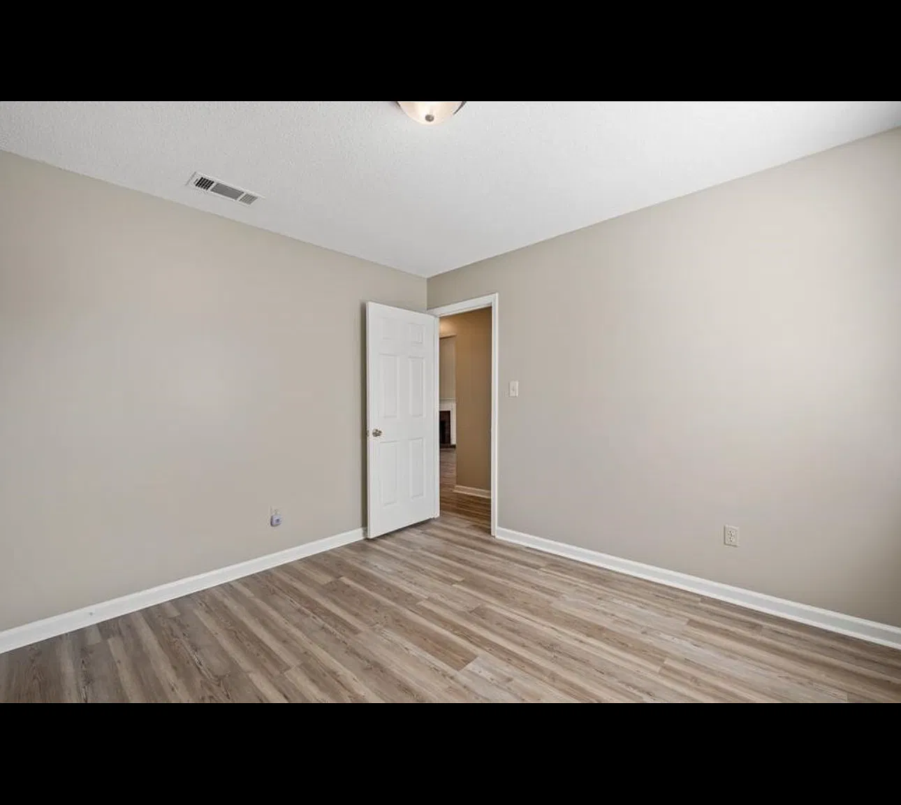 3 bed, 1500 sqft, $1,700 — Photo 2