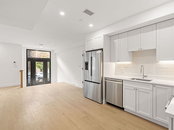 4th image of 34 Orkney Rd #1