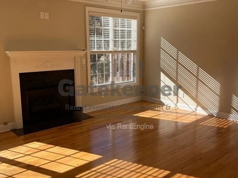 607 Lexington Vlg — Photo 3