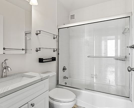 5th image of 61 W 62nd St APT 25A