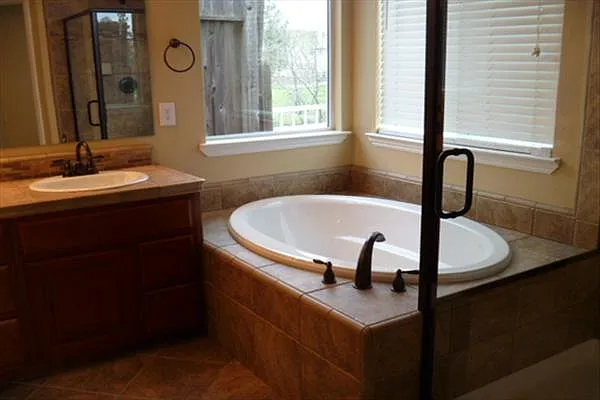 7504 Callaway Dr — Photo 23