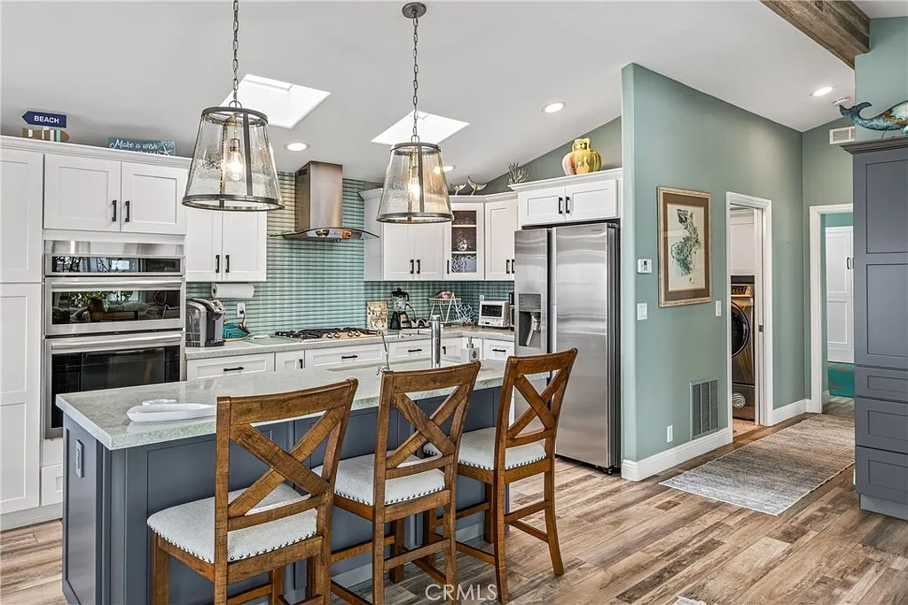 2 bed, 1128 sqft, $6,500 — Photo 1