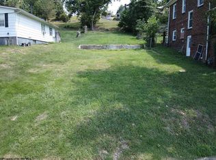 501 Braxton St, Gassaway, WV 26624