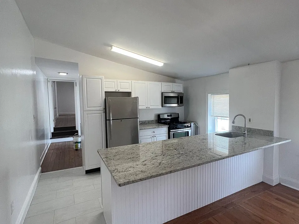 859 Hollins St #2R