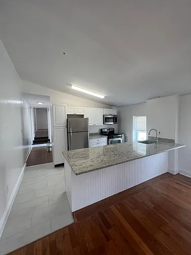 859 Hollins St #2R Photo 1