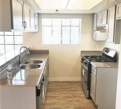 4th image of 13610 S Cordary Ave #15