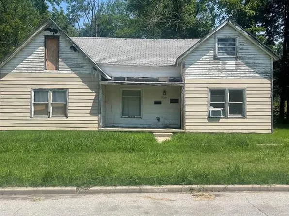 324 E 3rd St, Cherryvale, KS 67335