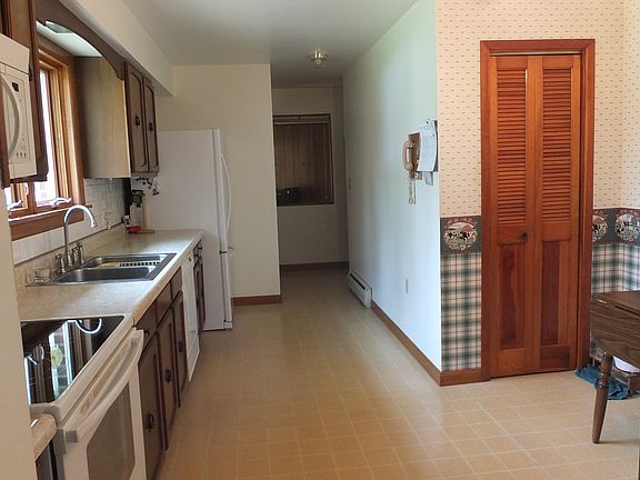 Kitchen with eat in area