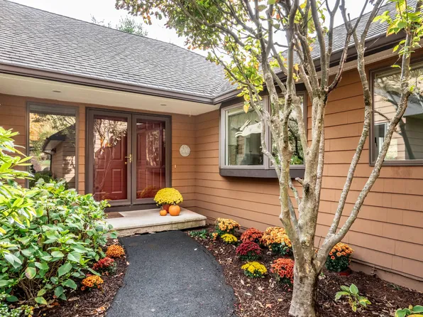 2 Chambord Park #2, Bloomfield, CT 06002