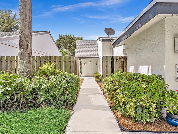 3rd image of 23 BAYTREE Circle