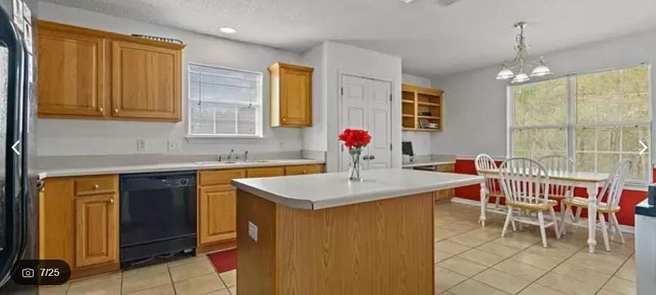 2nd image of 812 Willow Pointe Dr E #812