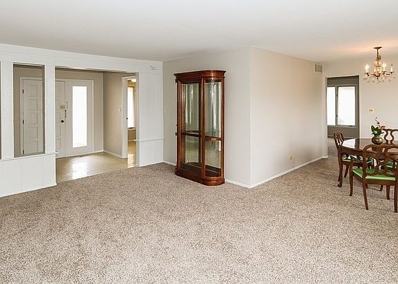 5th image of 267 Bedford Ln