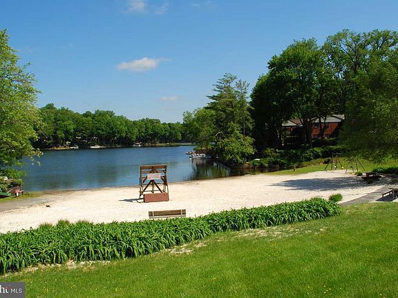 3rd image of 3703 Quaint Acre Cir