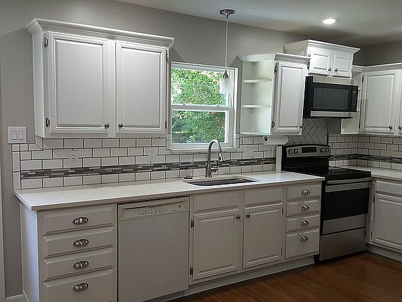 5th image of 103 Olive St
