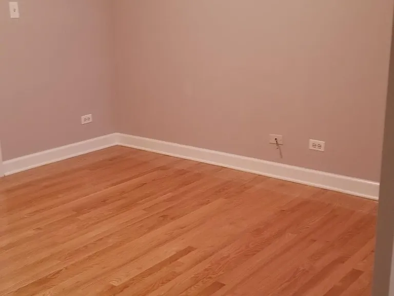 1651 W Pratt Blvd — Photo 11
