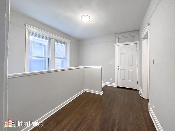 2nd image of 3649 W Montrose Ave #15R