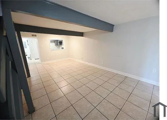 2 bed, 975 sqft, $1,350 — Photo 1