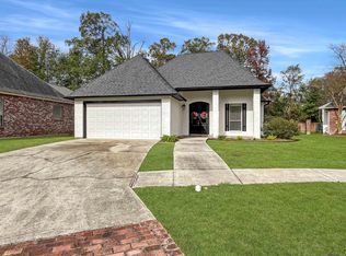 8473 Le Marie Ct, Denham Springs, LA 70706