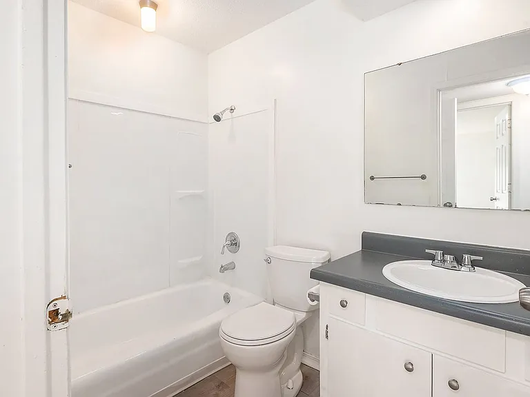111 N Chestnut Dr — Photo 11
