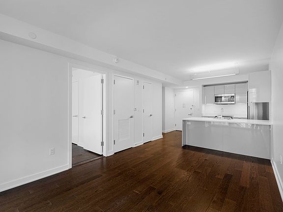 3rd image of 400 W 113th St APT 919