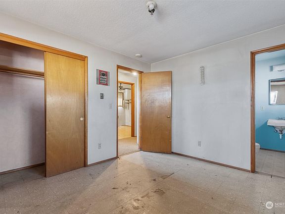 4th image of 1414 Swift Blvd