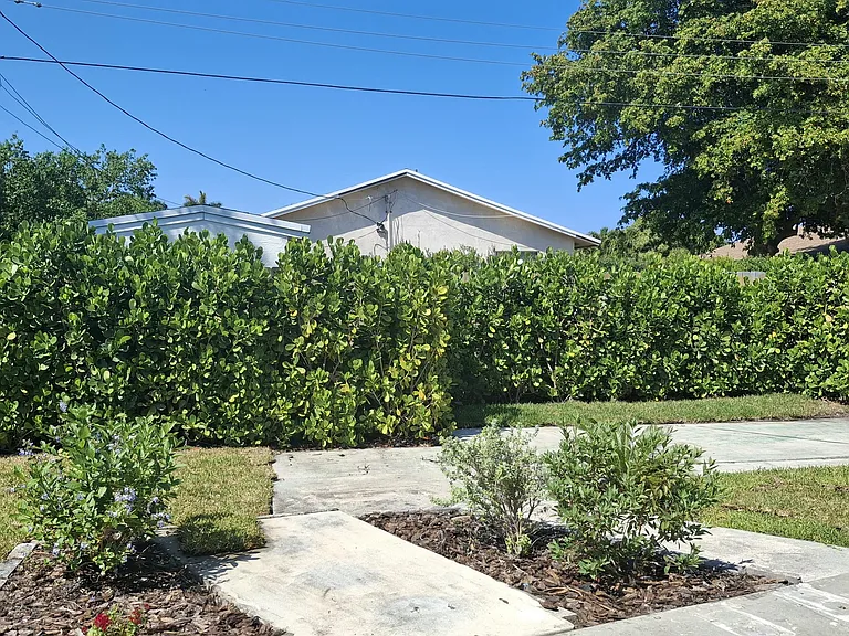 1097 Wilkinson Rd #B — Photo 17