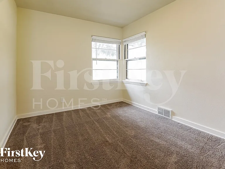 1717 Mayfield Ave — Photo 11