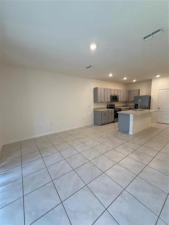 3 bed, 2.5 bath, 1720 sqft, $1,850 — Photo 4