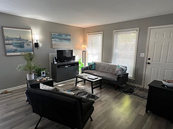 2nd image of 536 South St #201