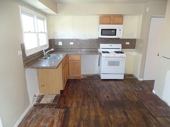 5th image of 309 Monterey Dr