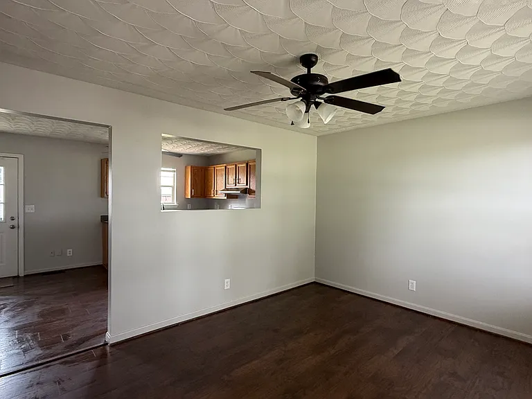 492 Landis Ln — Photo 5
