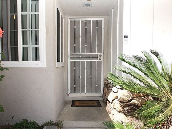 4th image of 7821 Bellaire Ave