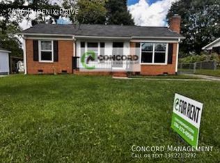 2406 Phoenix Dr, Greensboro, NC 27406